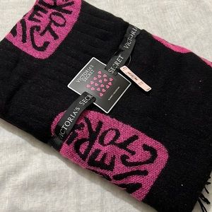 VICTORIA’S SECRET SUPER SOFT THROW